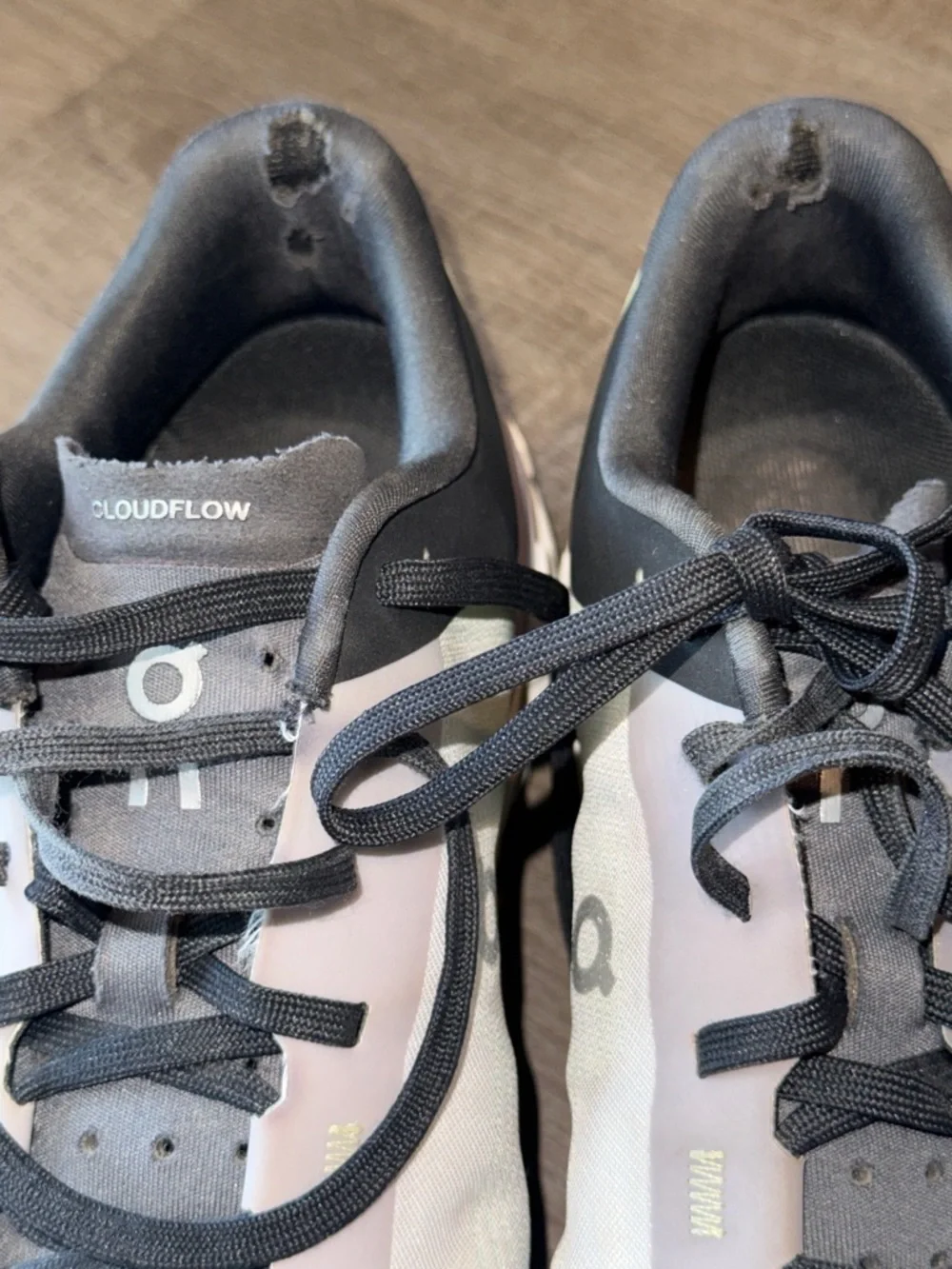 On Running Women's Sneakers in Light Gray with Lavender and Black Sz 9.5